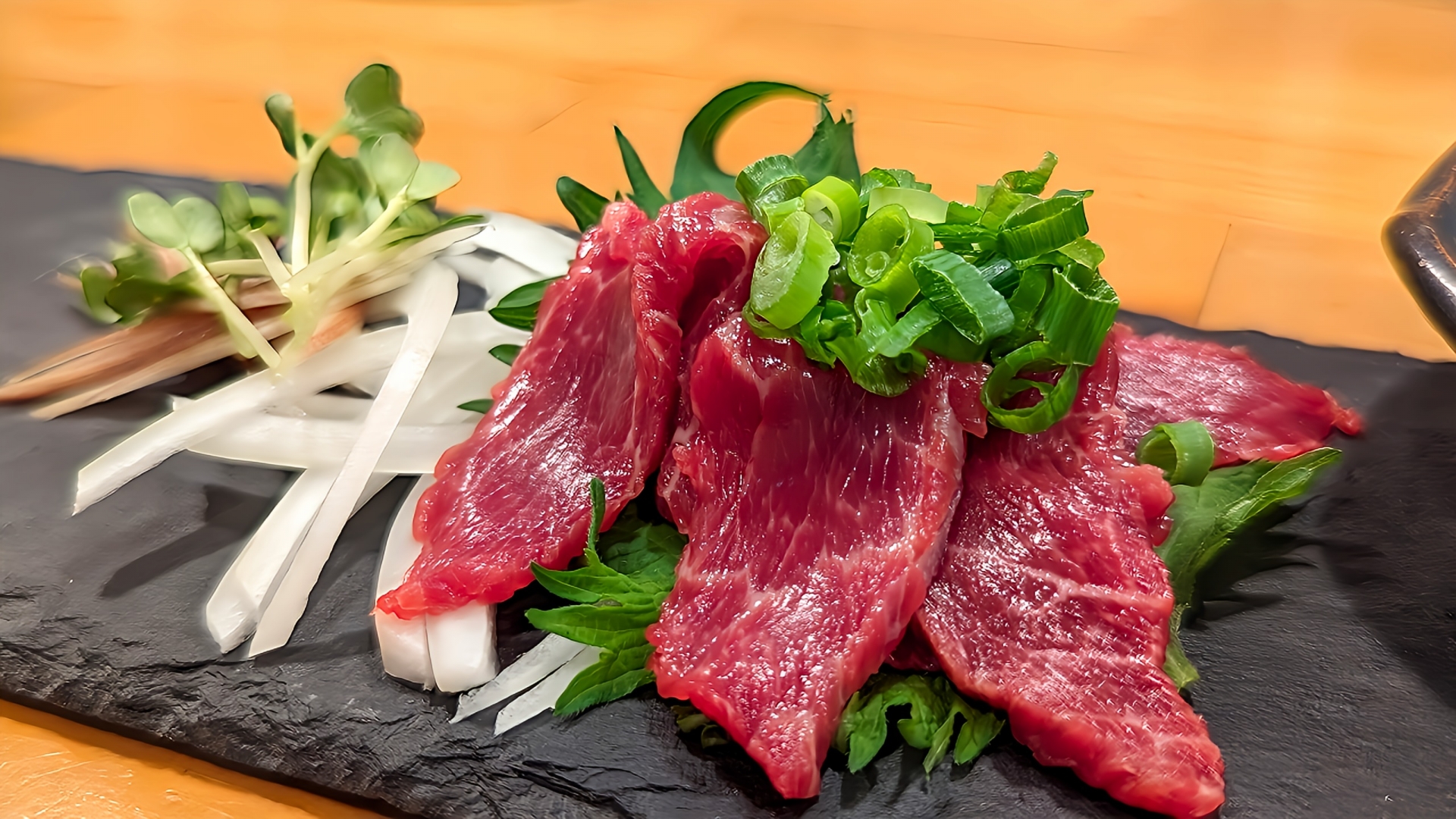 安全・美味しい馬刺しをお取り寄せ！産地・部位の特徴からおすすめ店まで徹底解説