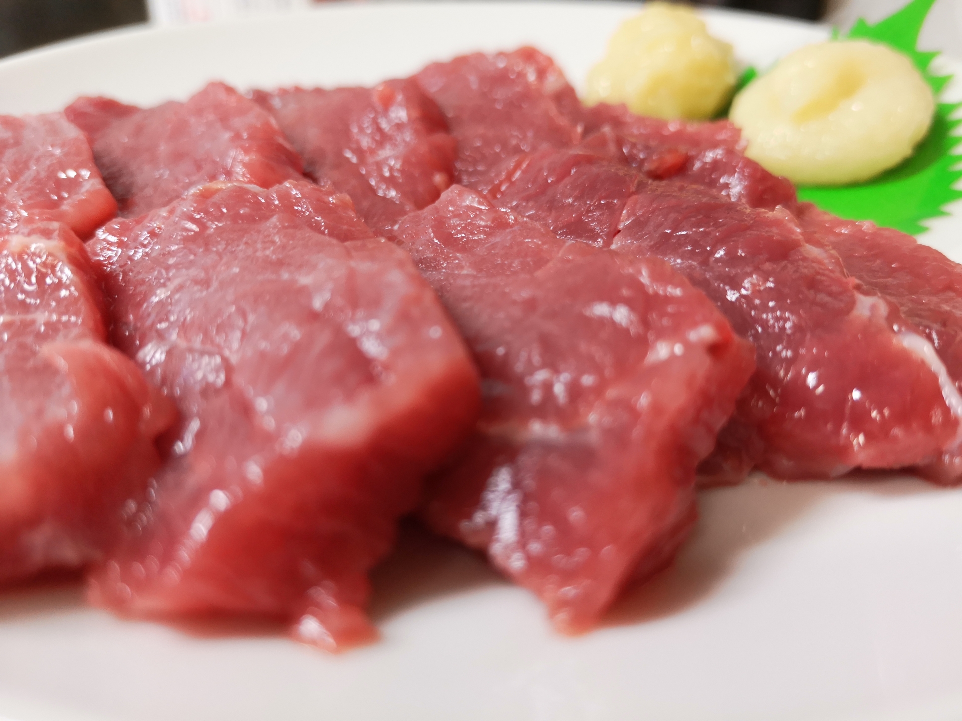 安全・美味しい馬刺しをお取り寄せ！産地・部位の特徴からおすすめ店まで徹底解説